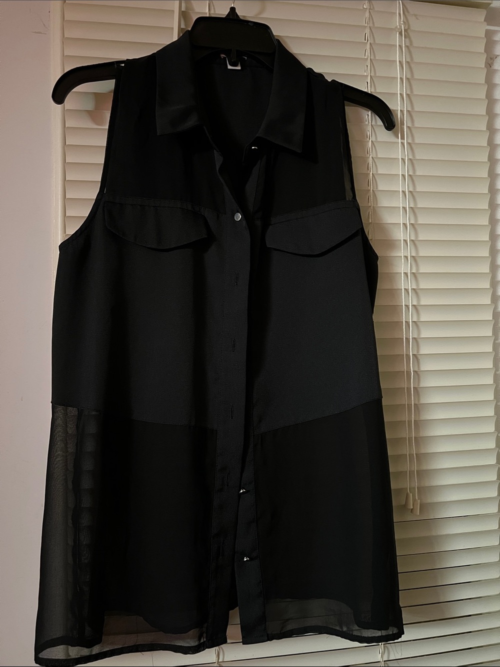 Guess Sleeveless Black Button-Front Chiffon Blouse